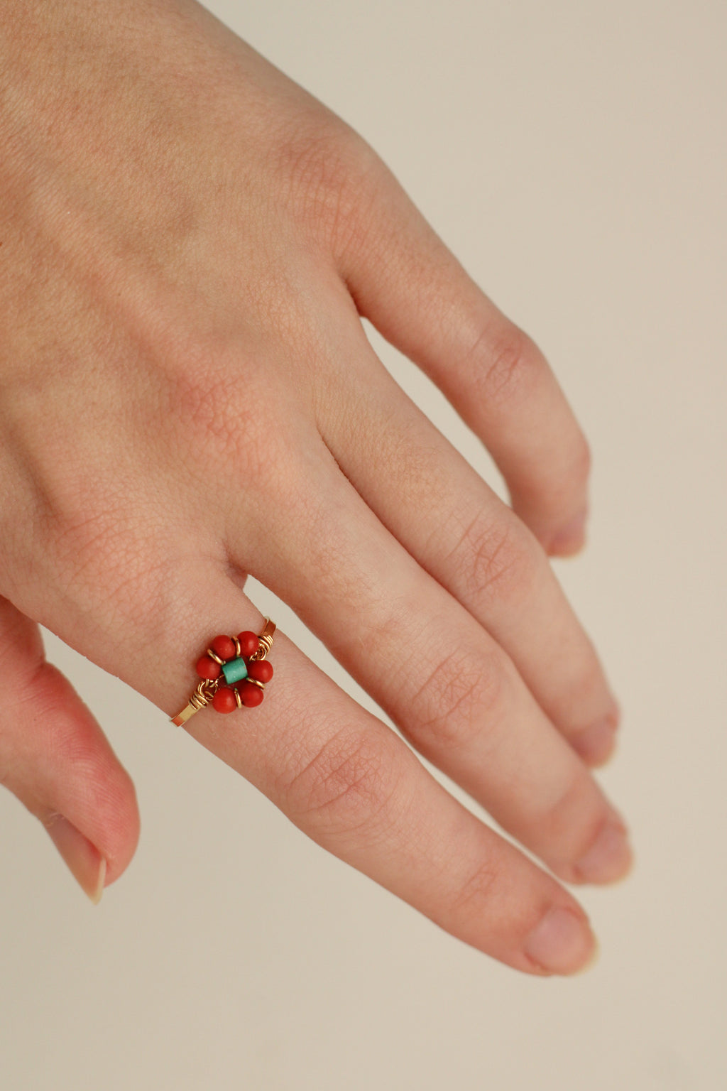 18k Stone Flower Ring