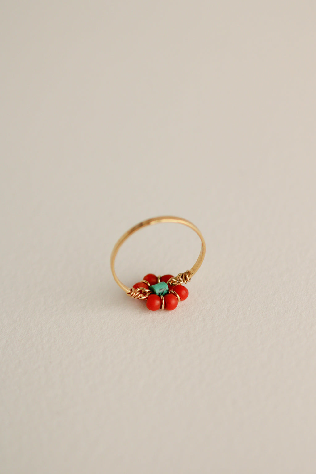 18k Stone Flower Ring