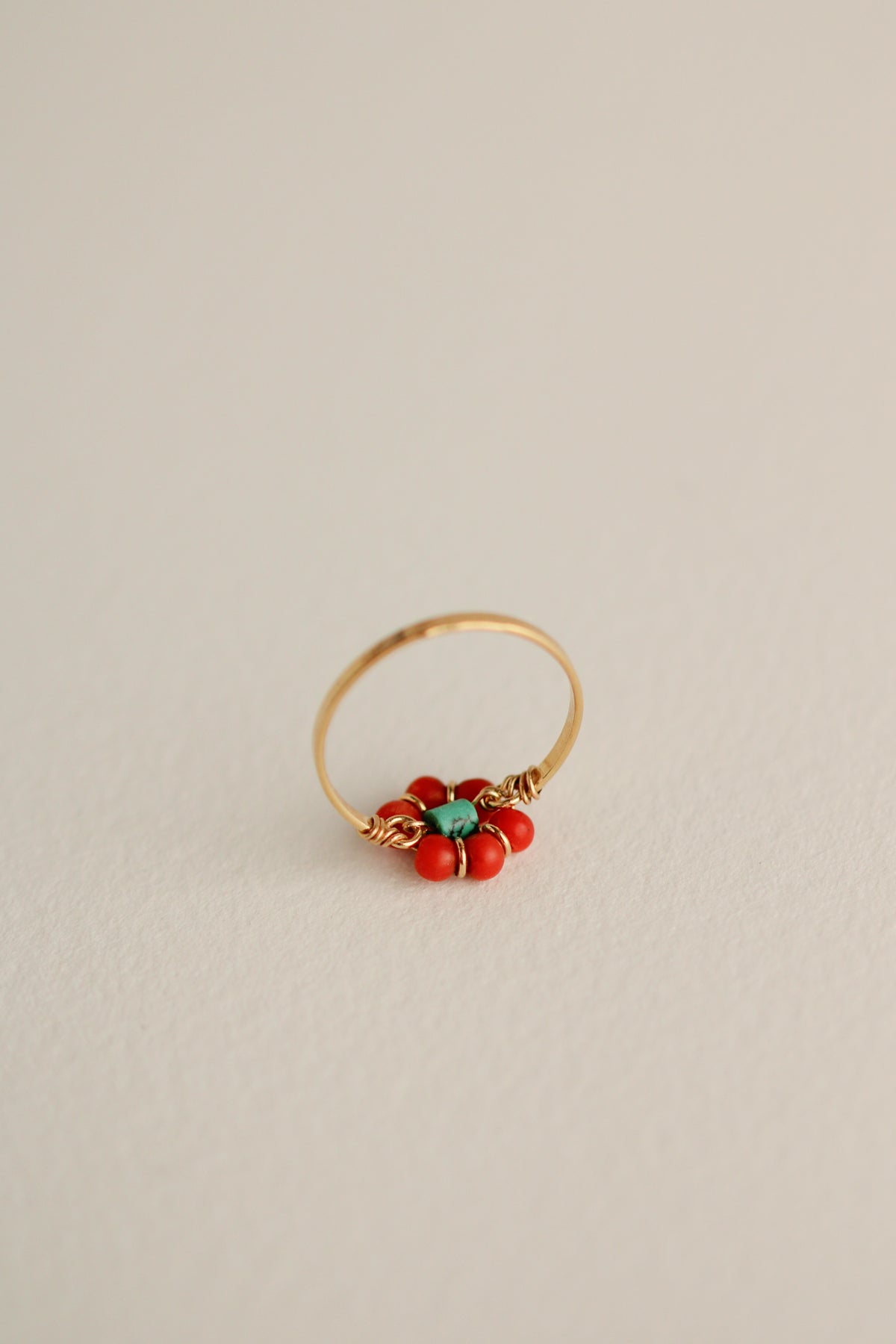 18k Stone Flower Ring