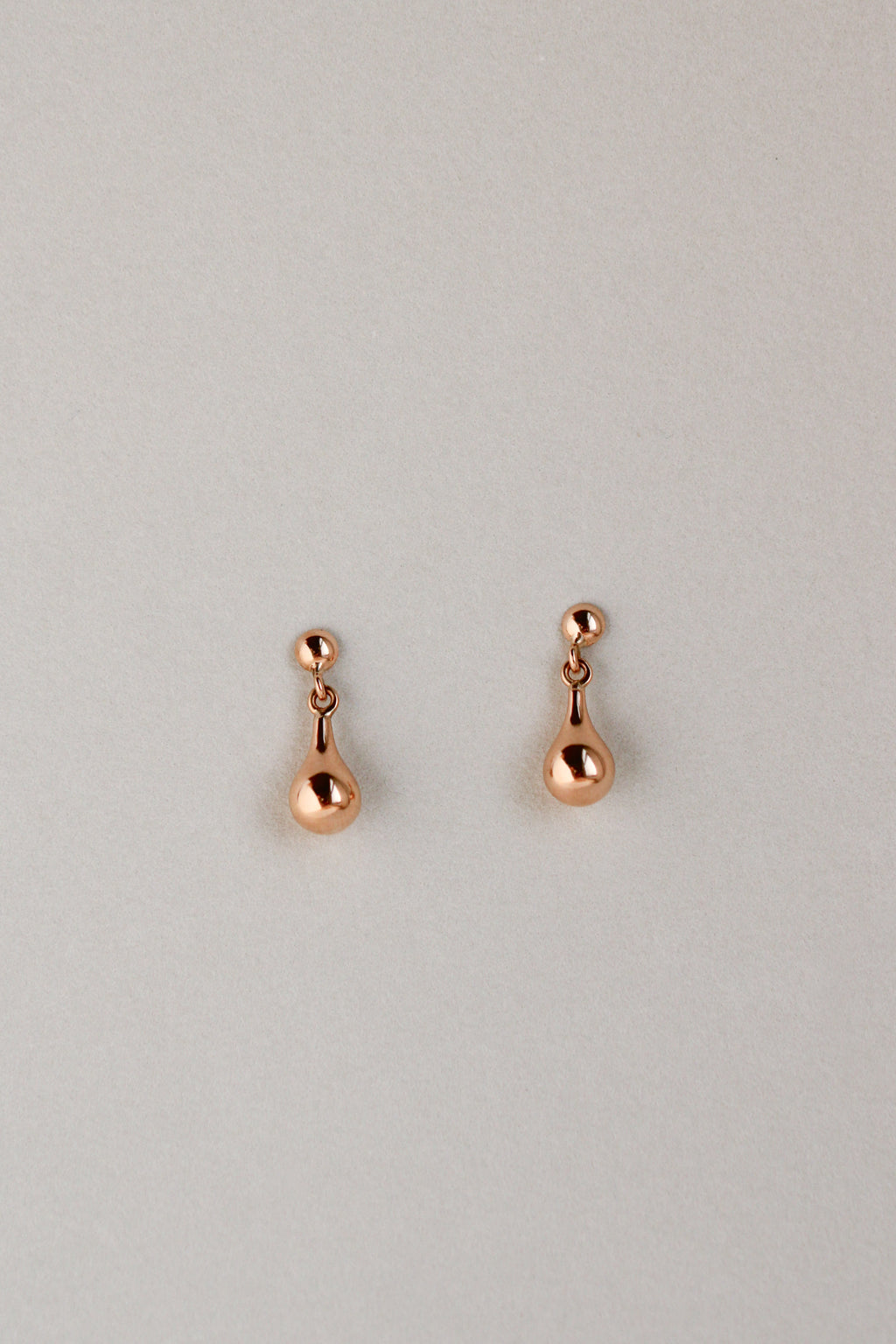 18k Teardrop Doorknocker Studs