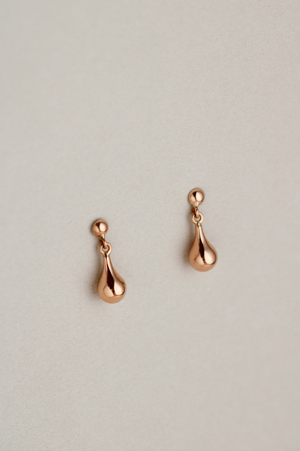 18k Teardrop Doorknocker Studs