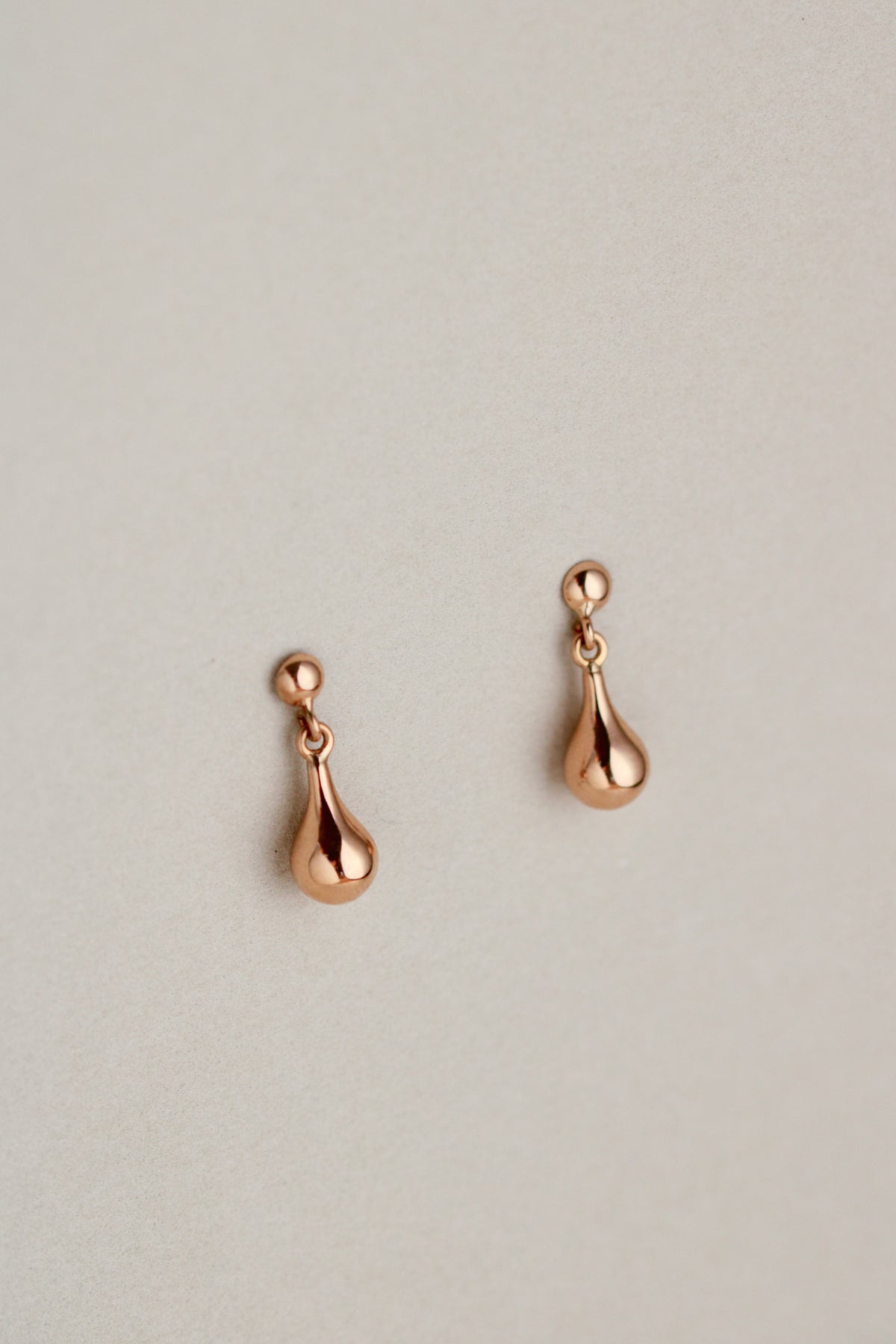 18k Teardrop Doorknocker Studs