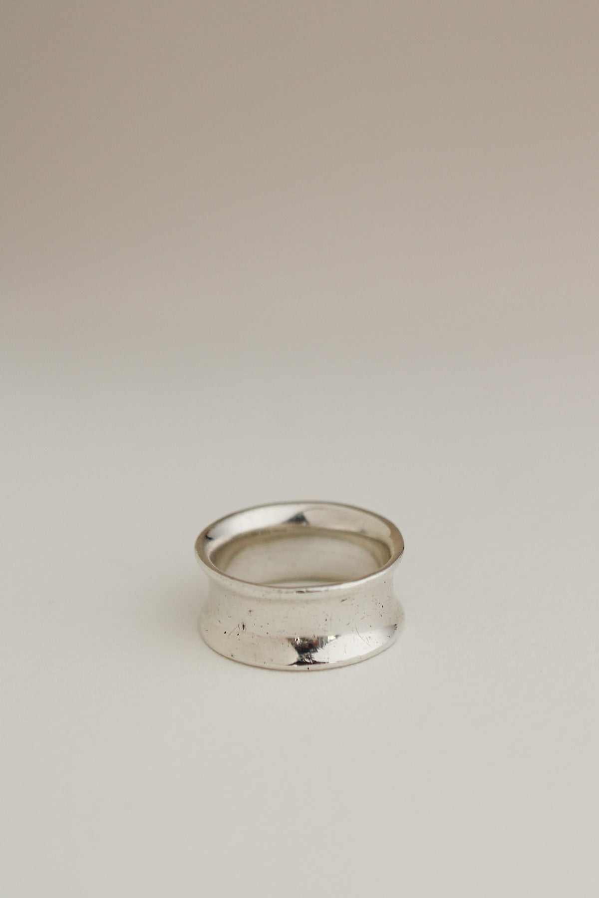 Concave Wide Band