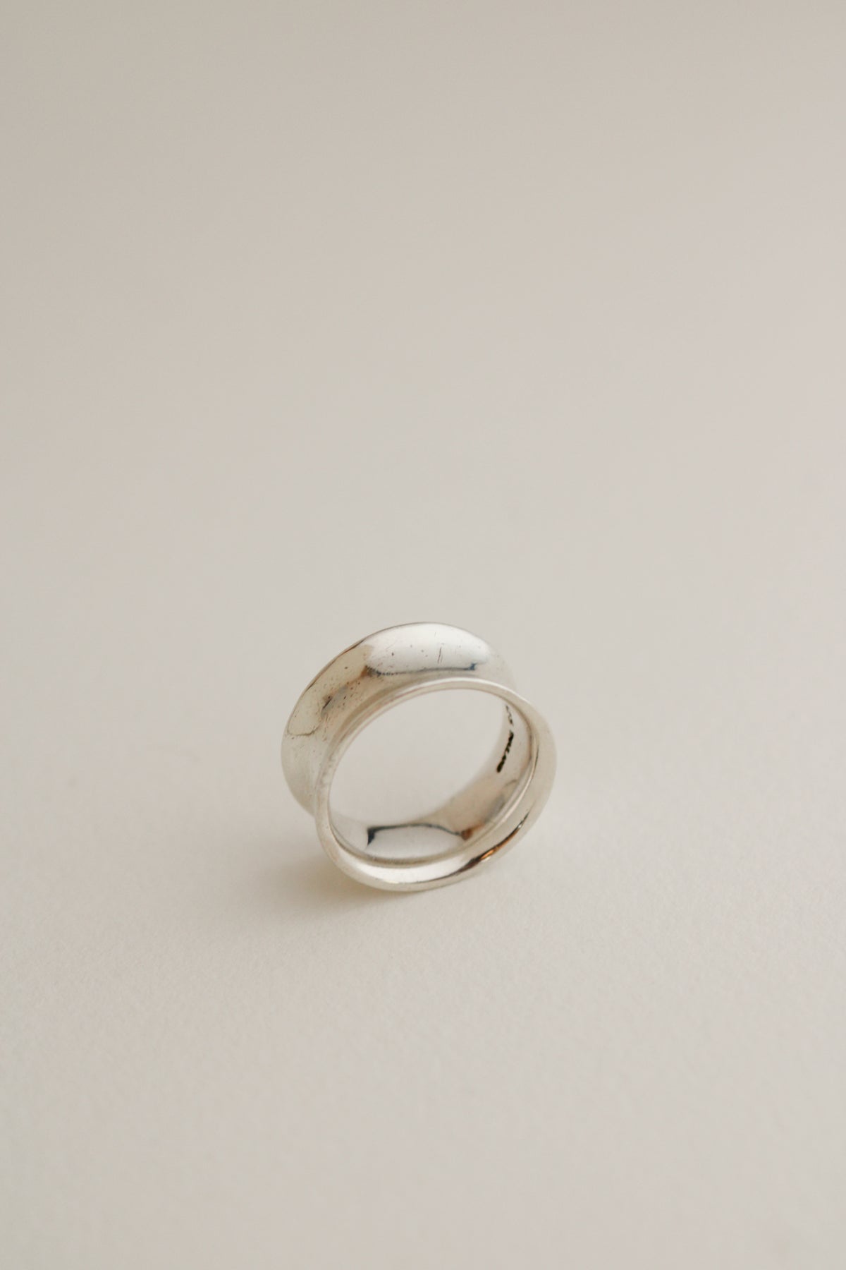 Concave Wide Band