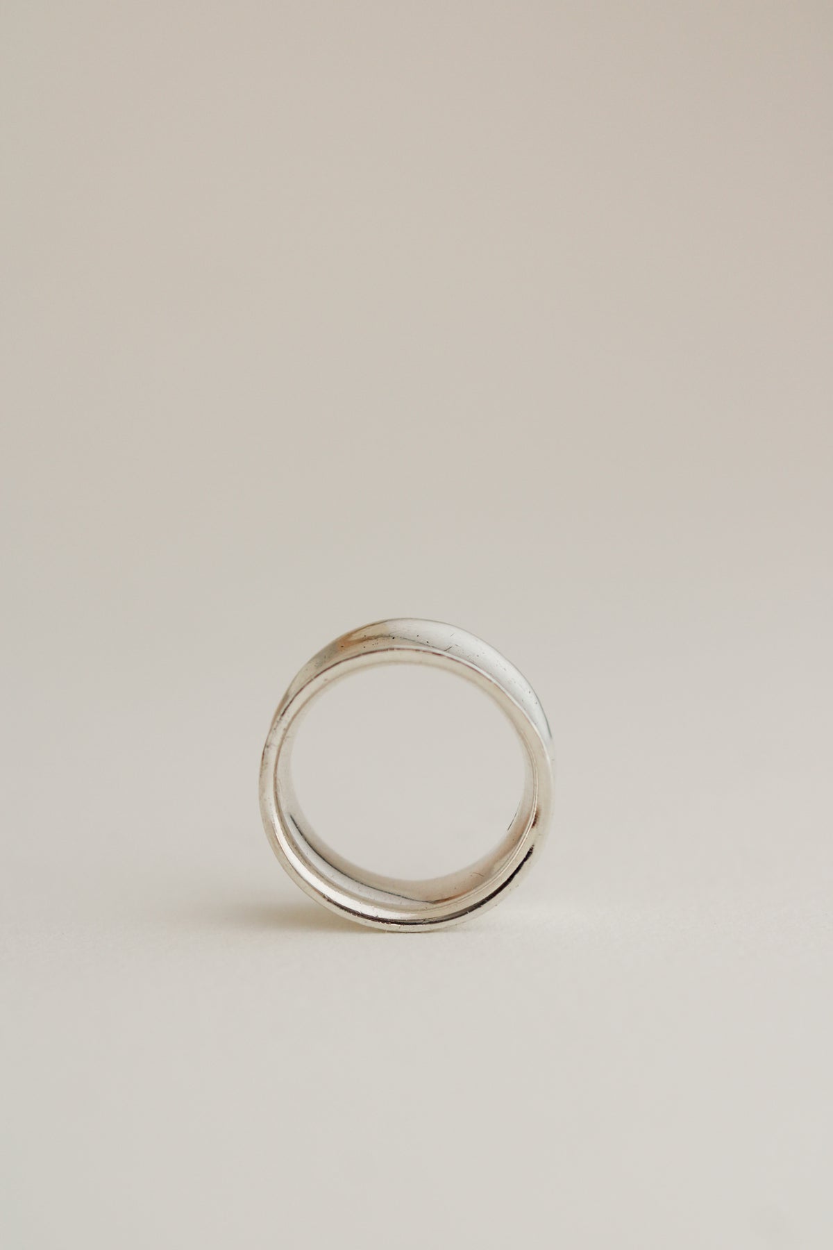 Concave Wide Band