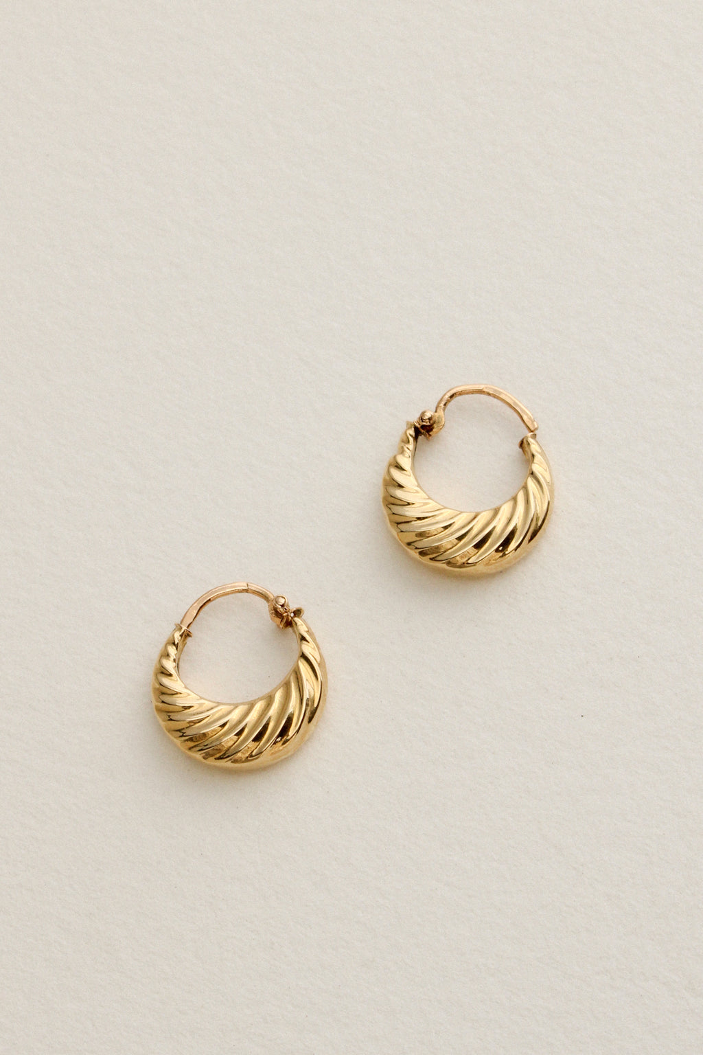 18k Croissant Huggies