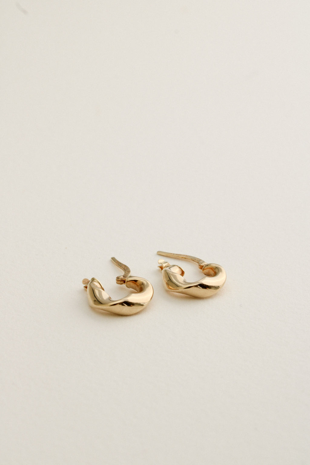 14k Oval Twist Clicker Hoops